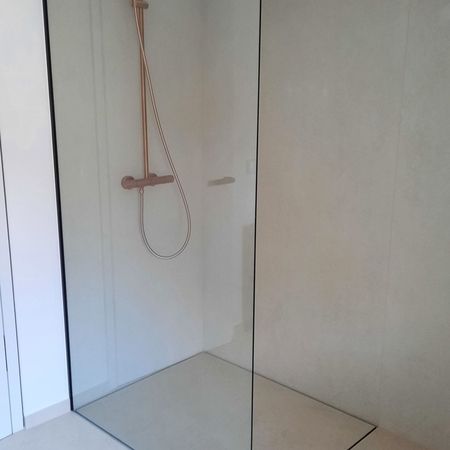 Duschtrennwand aus Glas