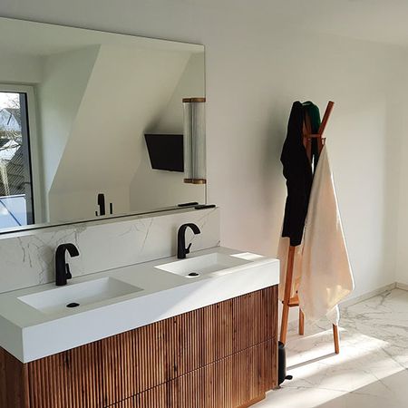 Spiegelkonstruktion mit Beleuchtung